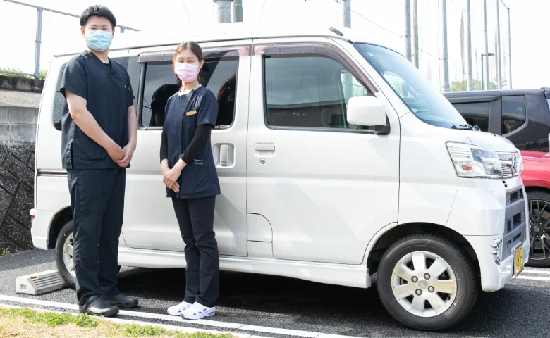 「訪問歯科」は、歯科医師・衛生士がご自宅や施設・病院を訪問し、歯科診療を行うサービスのことです。